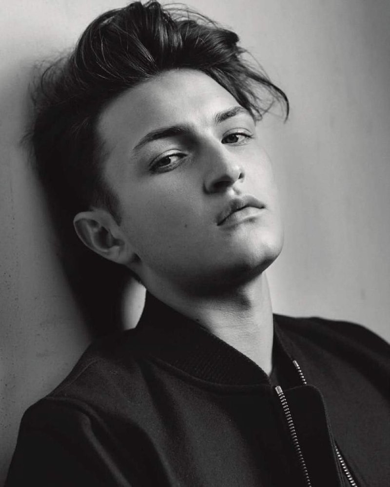 Anwar hadid