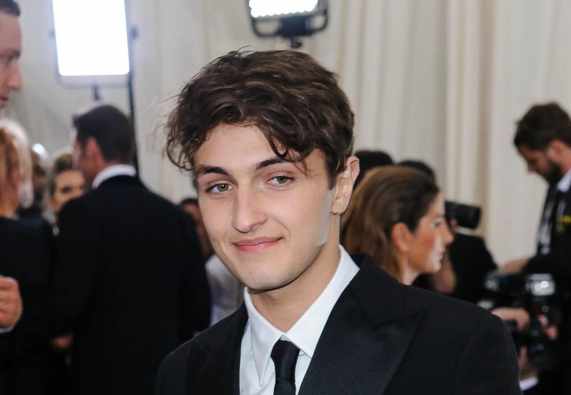 Anwar hadid