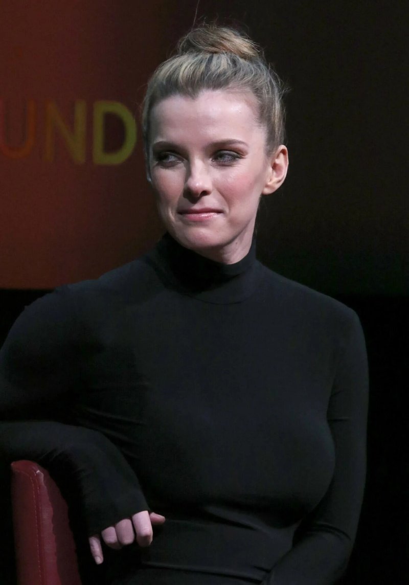 Betty gilpin