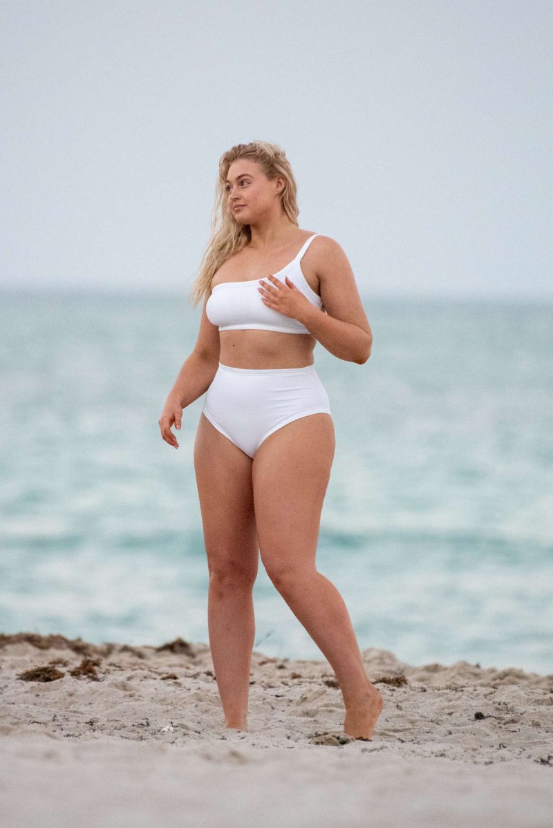 Iskra lawrence в бикини