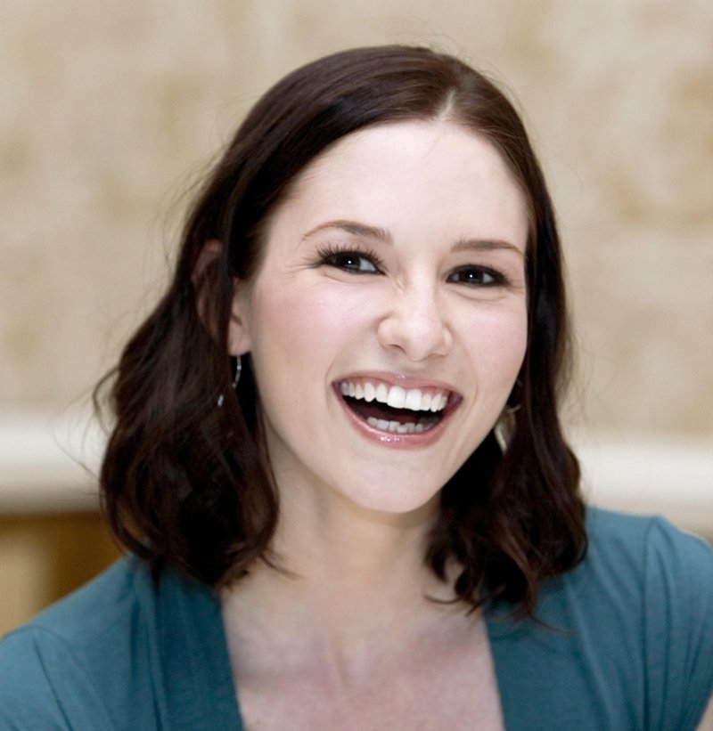 Chyler leigh