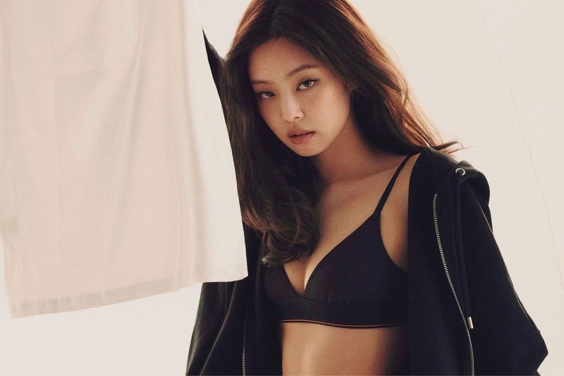 Jennie kim calvin klein