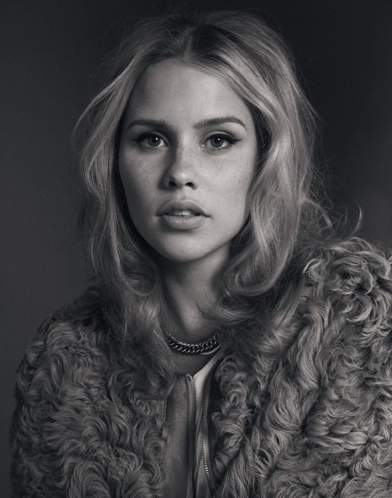 Claire holt