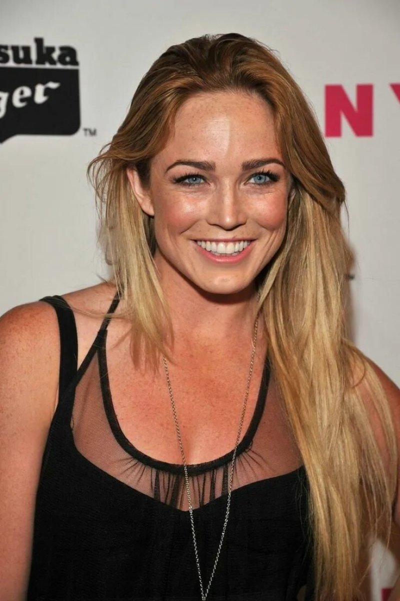 Caity lotz