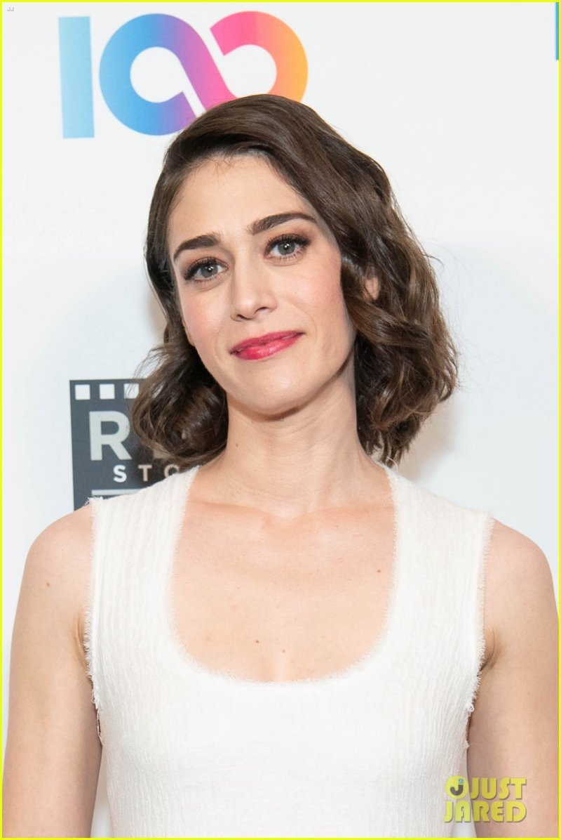 Лиззи каплан lizzy caplan