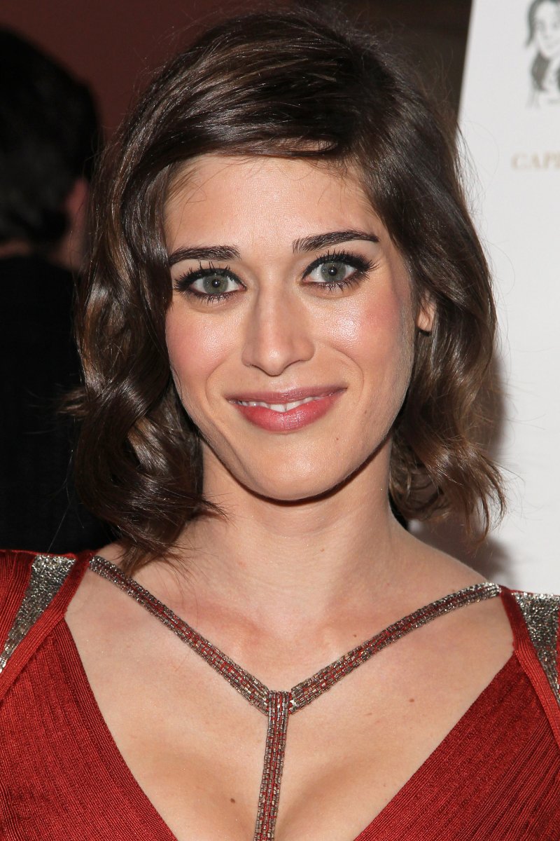 Lizzy caplan