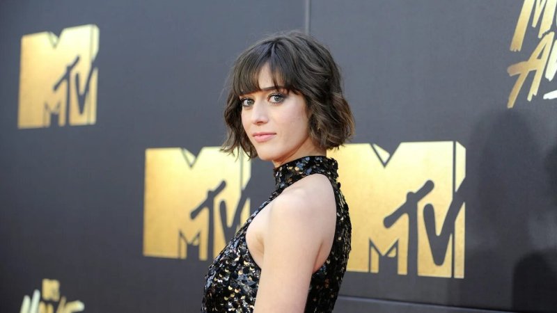 Lizzy caplan