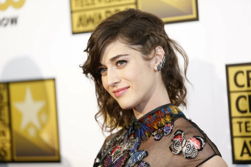 Лиззи каплан lizzy caplan