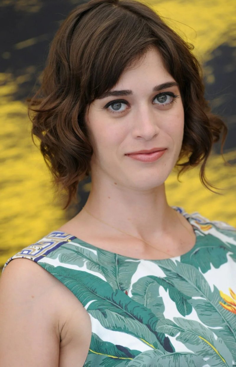 Lizzy caplan