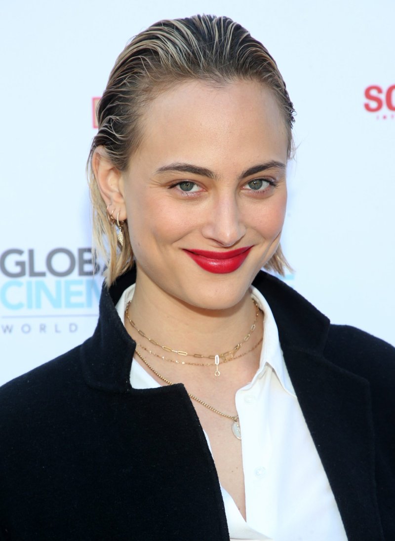 Nora arnezeder