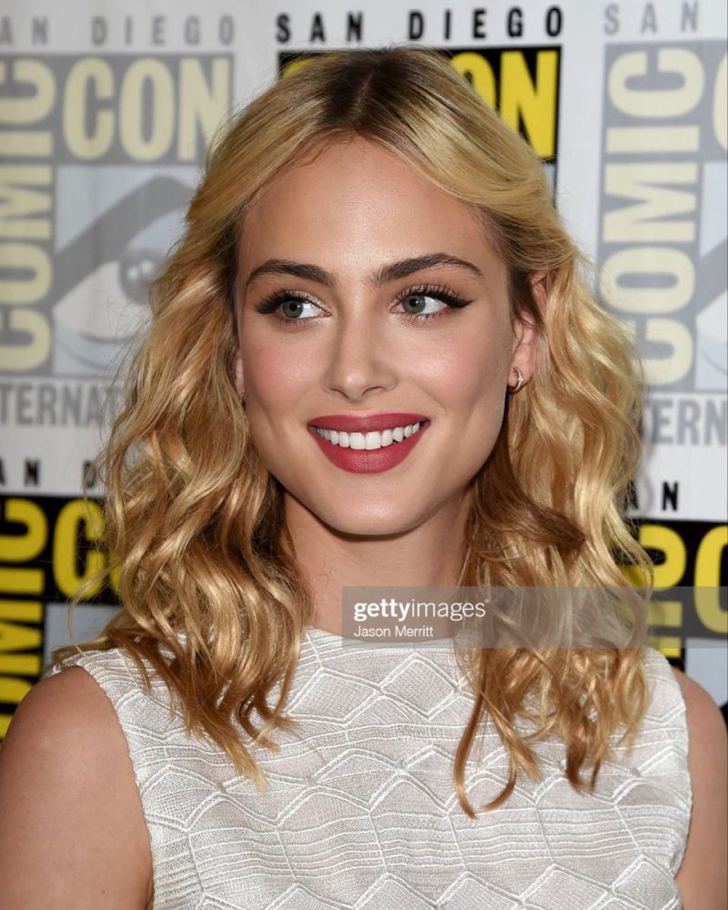 Nora arnezeder