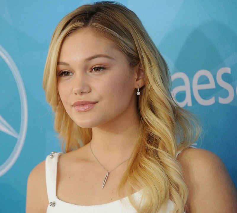 Olivia holt hot