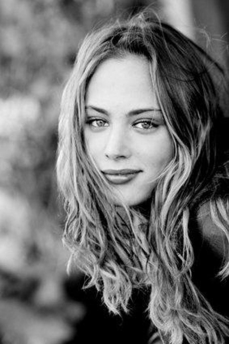 Nora arnezeder