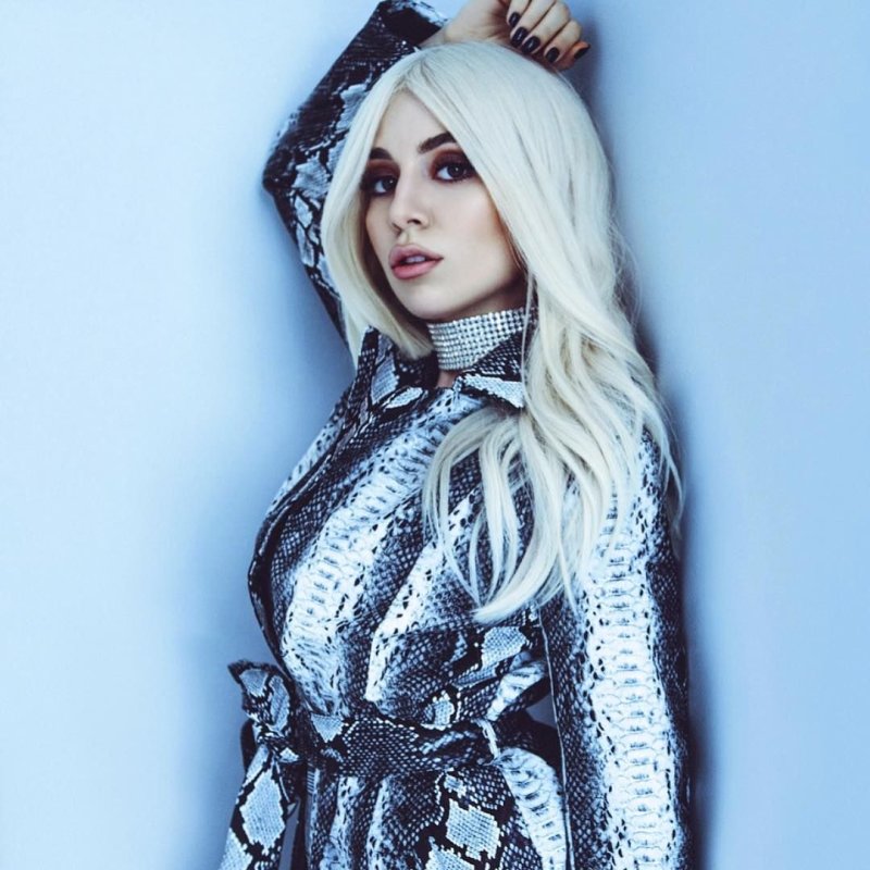 Ava max