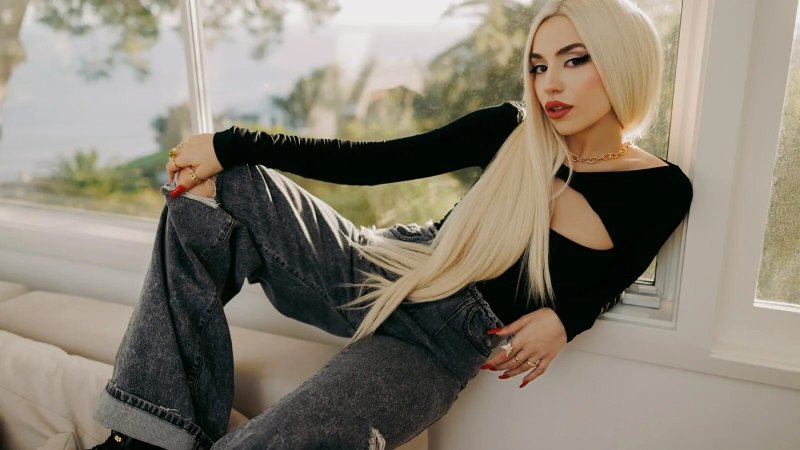 Ava max