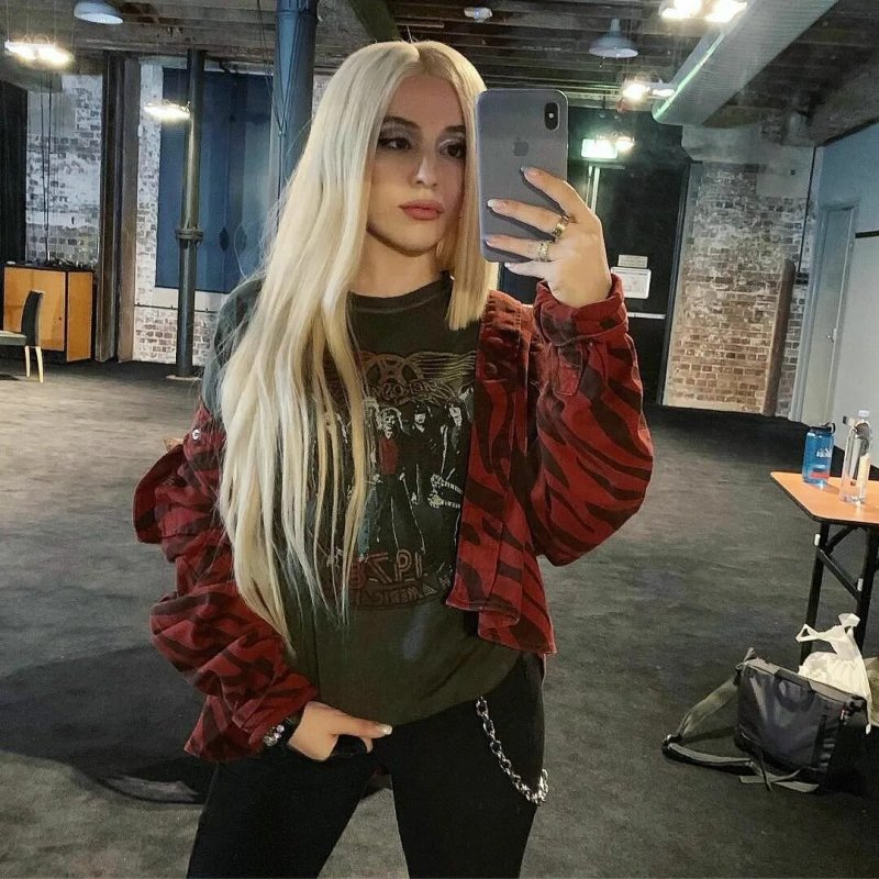 Ava max