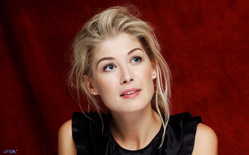 Rosamund pike