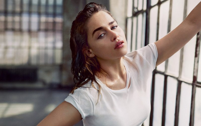 Emilia clarke hot