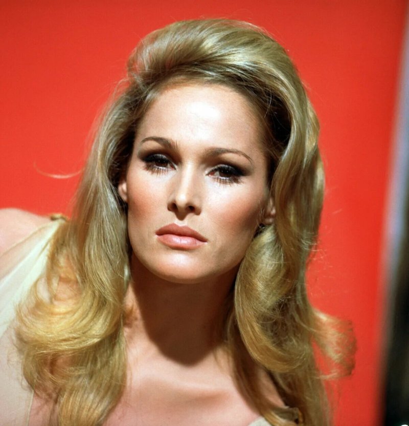 Ursula andress