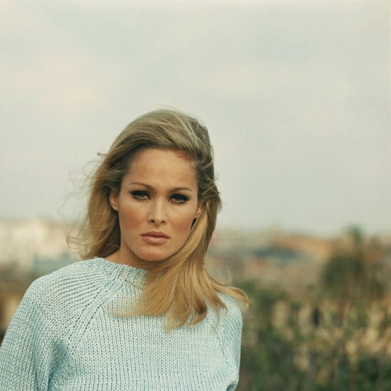 Ursula andress