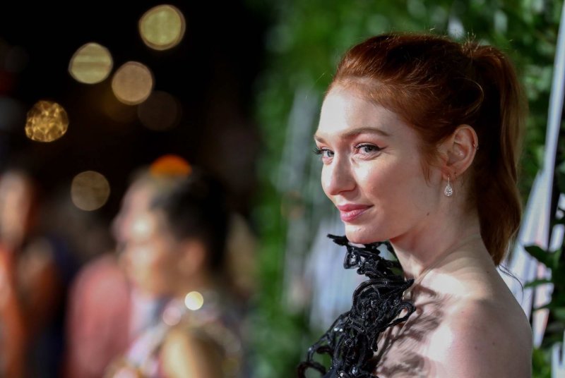 Eleanor tomlinson