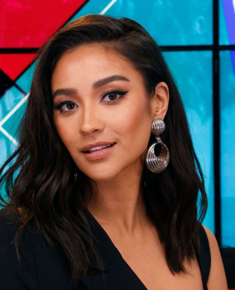 Shay mitchell