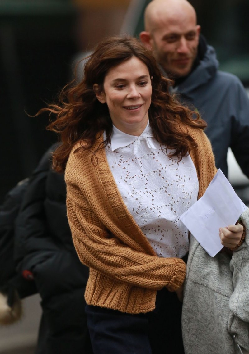 Anna friel