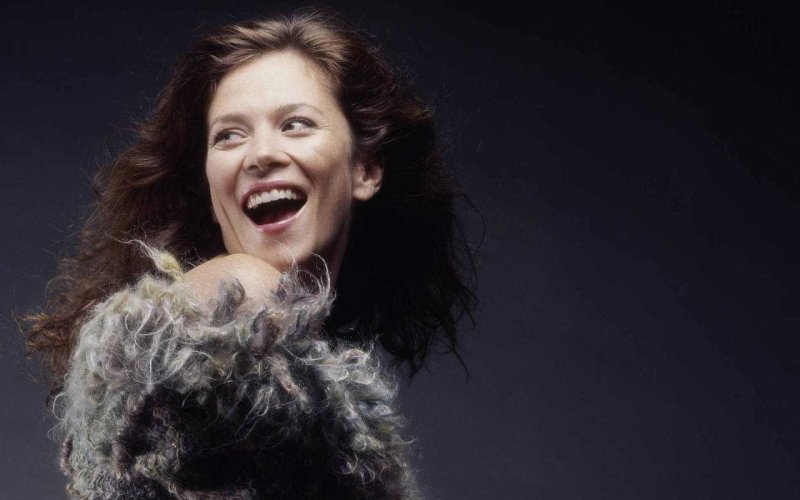 Anna friel