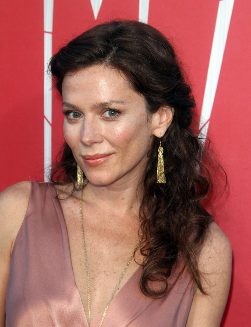 Anna friel