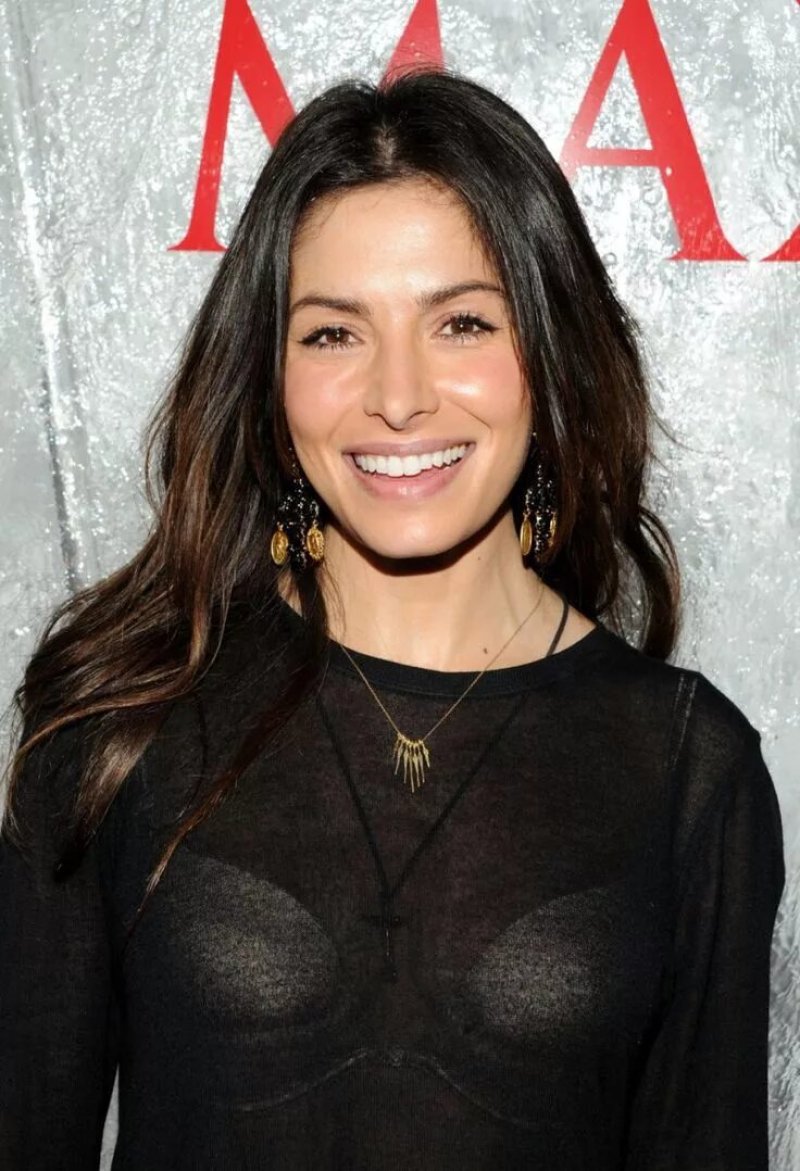 Sarah shahi