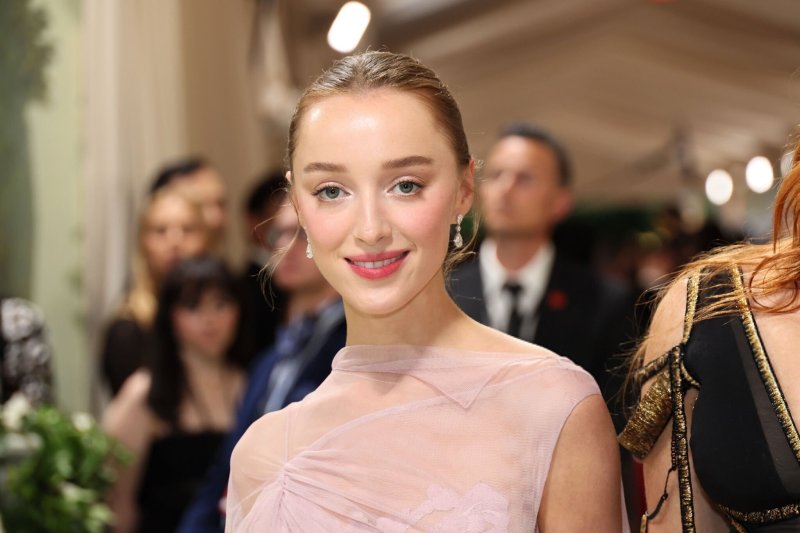 Phoebe dynevor