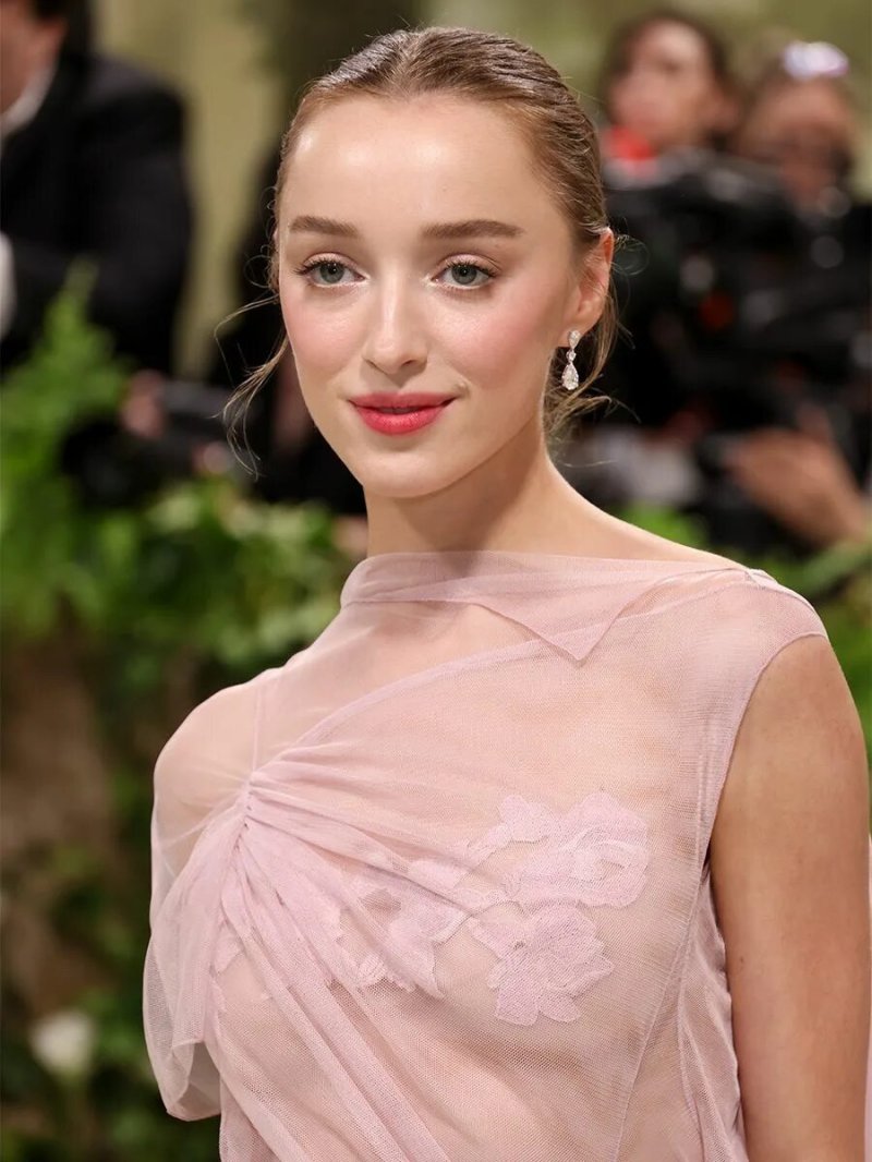 Phoebe dynevor