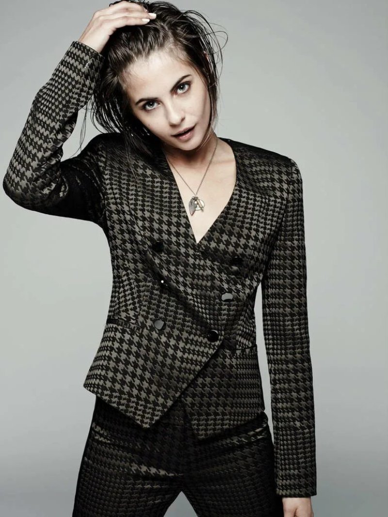 Willa holland