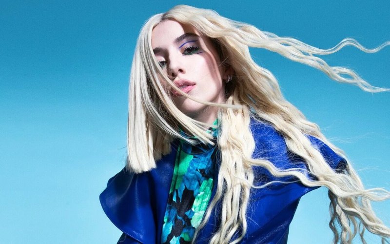 Ava max