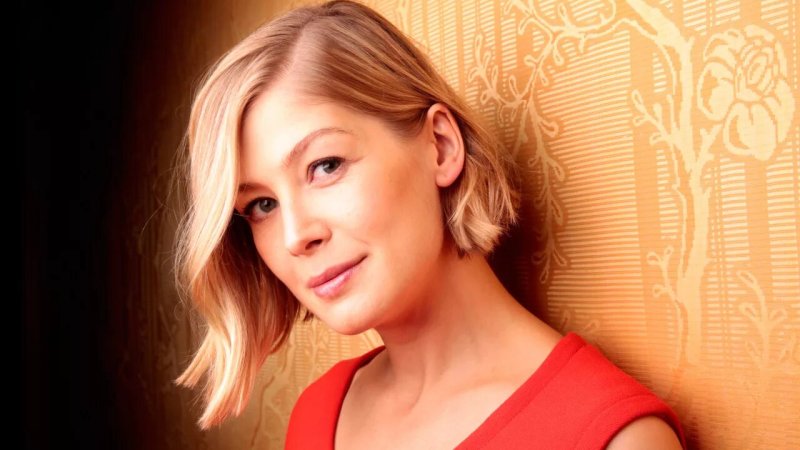 Rosamund pike