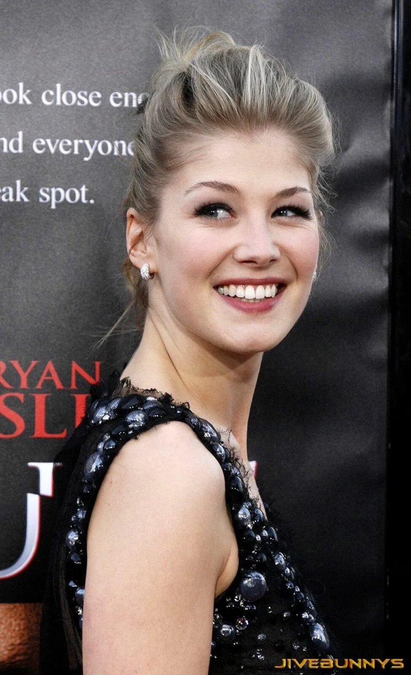 Rosamund pike