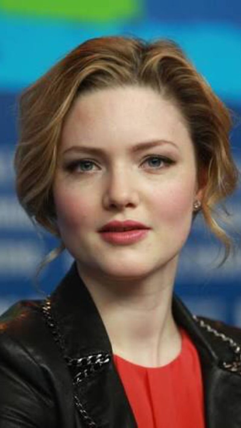 Holliday grainger