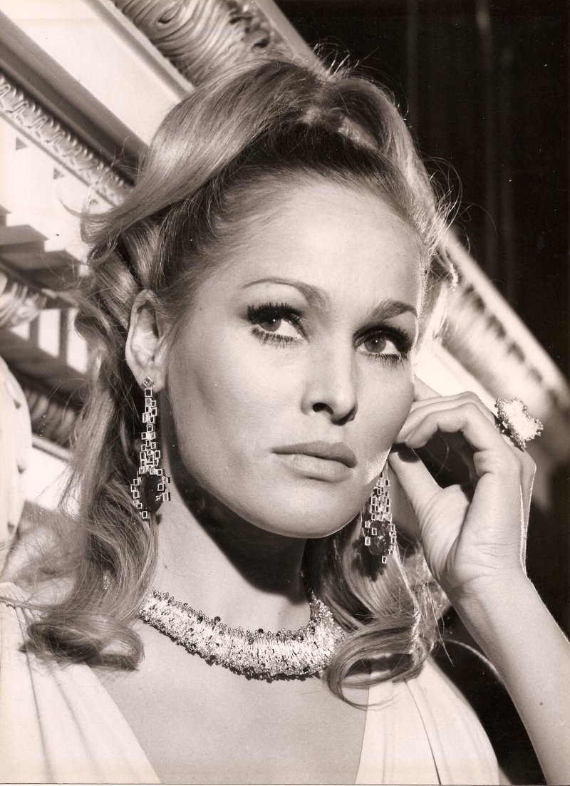 Ursula andress