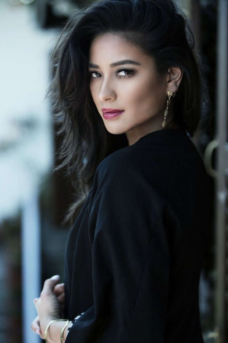 Shay mitchell