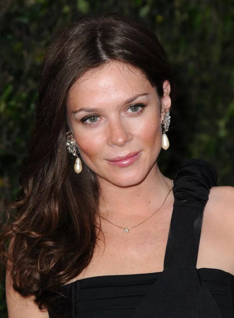 Anna friel