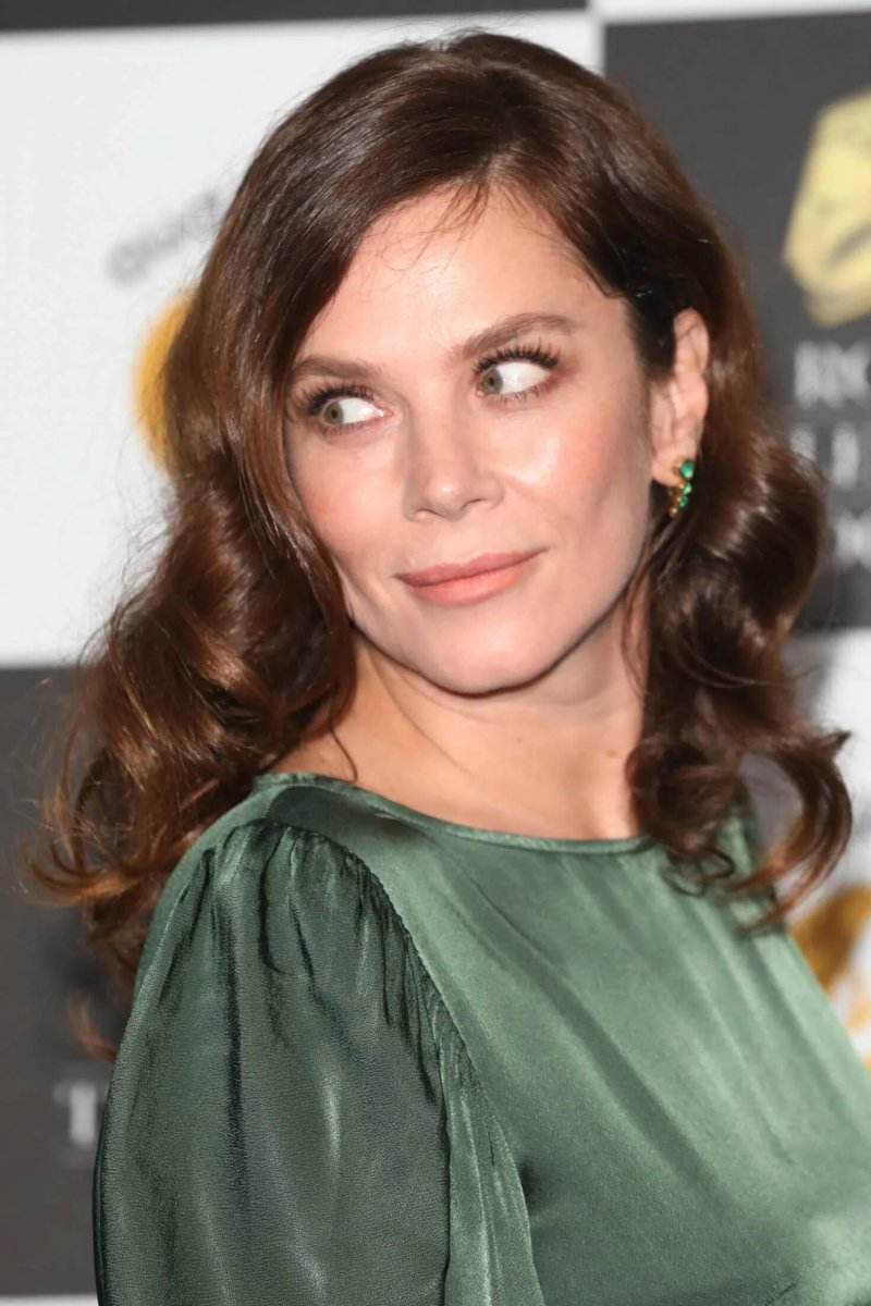 Anna friel