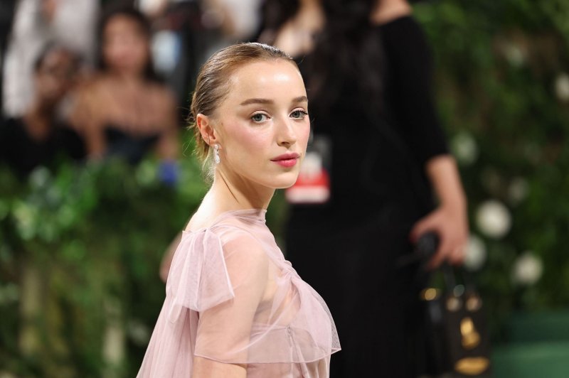 Phoebe dynevor