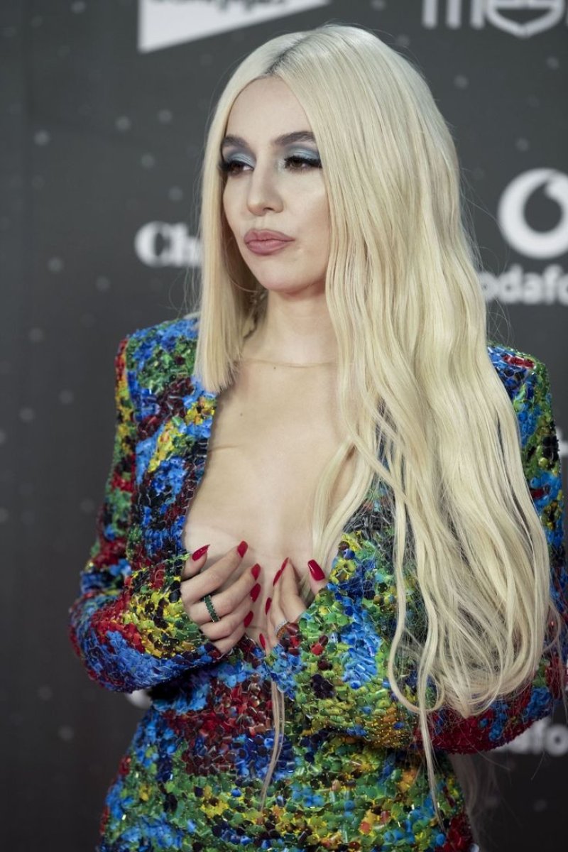 Ava max